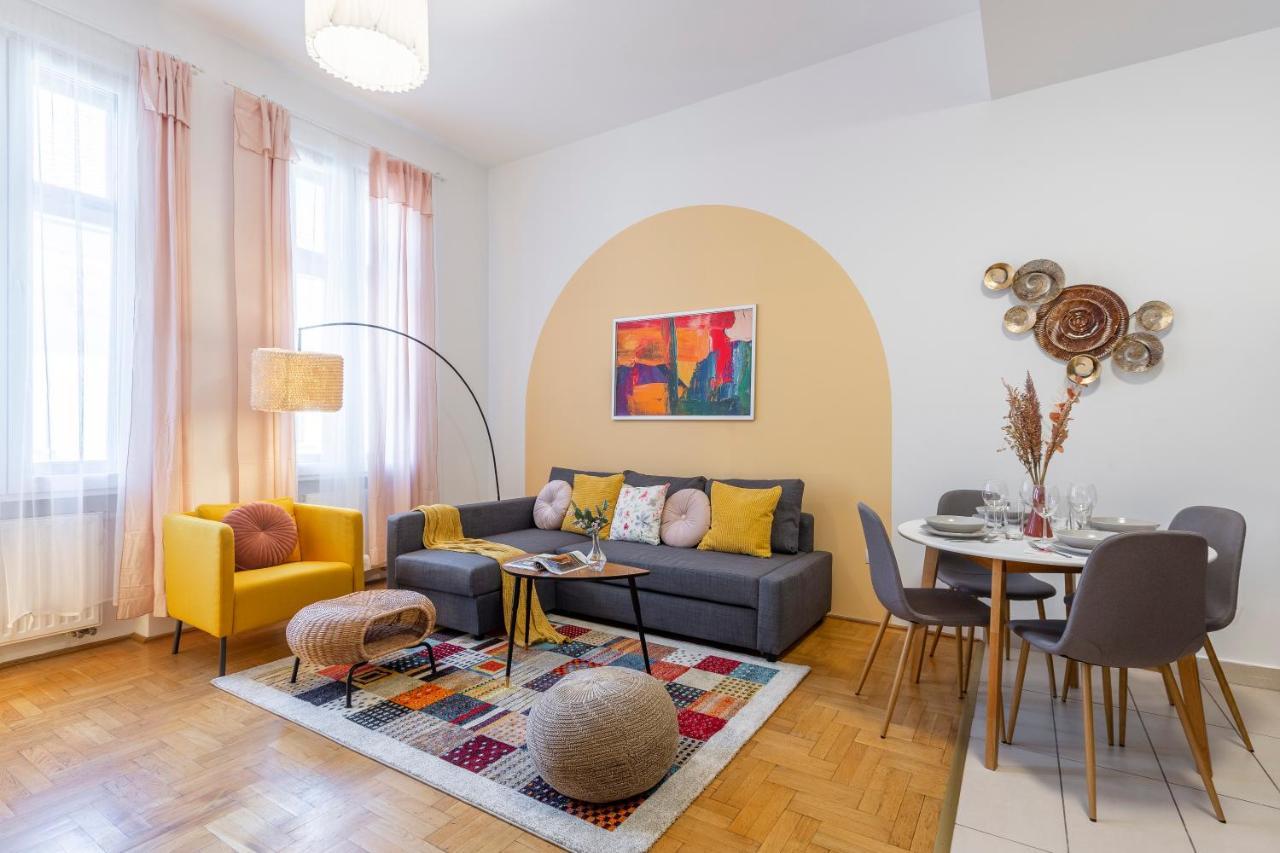 Central Gozsdu Apartment In The Party Street Budapest Exteriör bild