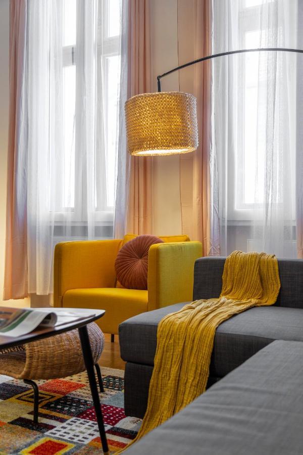 Central Gozsdu Apartment In The Party Street Budapest Exteriör bild