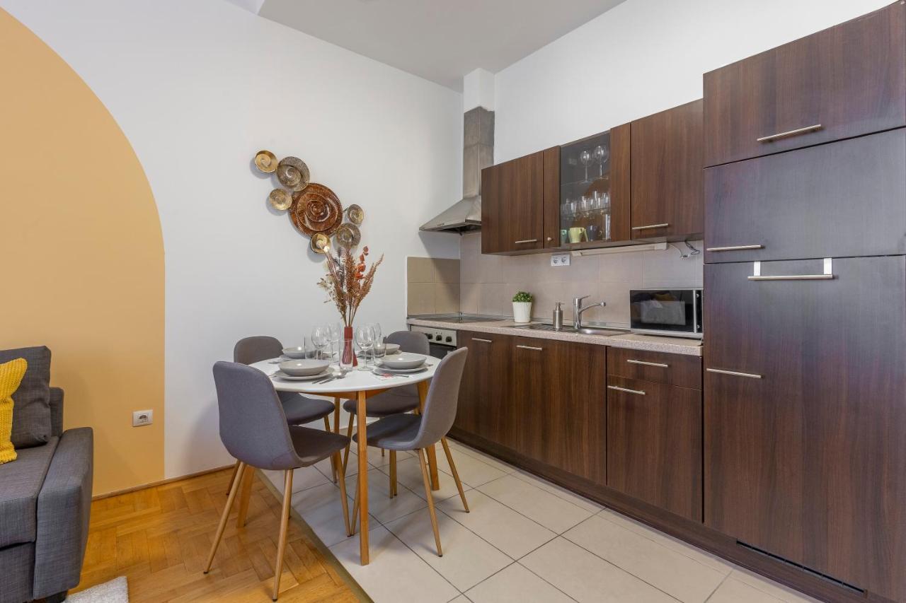 Central Gozsdu Apartment In The Party Street Budapest Exteriör bild